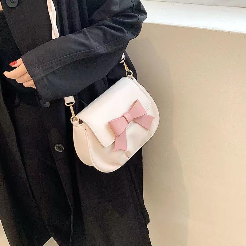 Evening Bags High-Quality Bag Women's 2022 Trendy Student Wild Korean Version Of The Fairy One-Shoulder Messenger Pleated Cloud BagEveni, Black
Evening Bags High-Quality Bag Women's 2022 Trendy Student Wild Korean Version Of The Fairy One-Shoulder Messenger Pleated Cloud BagEveni, Black