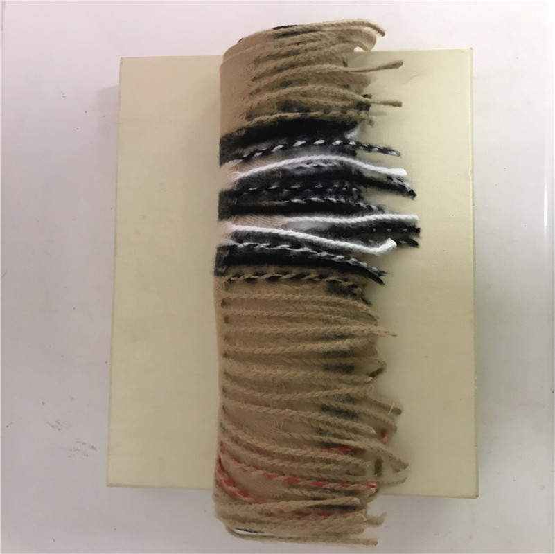 2022 New top female and male designer scarfs Fashion brand 100% cashmere scarf Winter women and men long Scarf size 180x30cm
2022 New top female and male designer scarfs Fashion brand 100% cashmere scarf Winter women and men long Scarf size 180x30cm