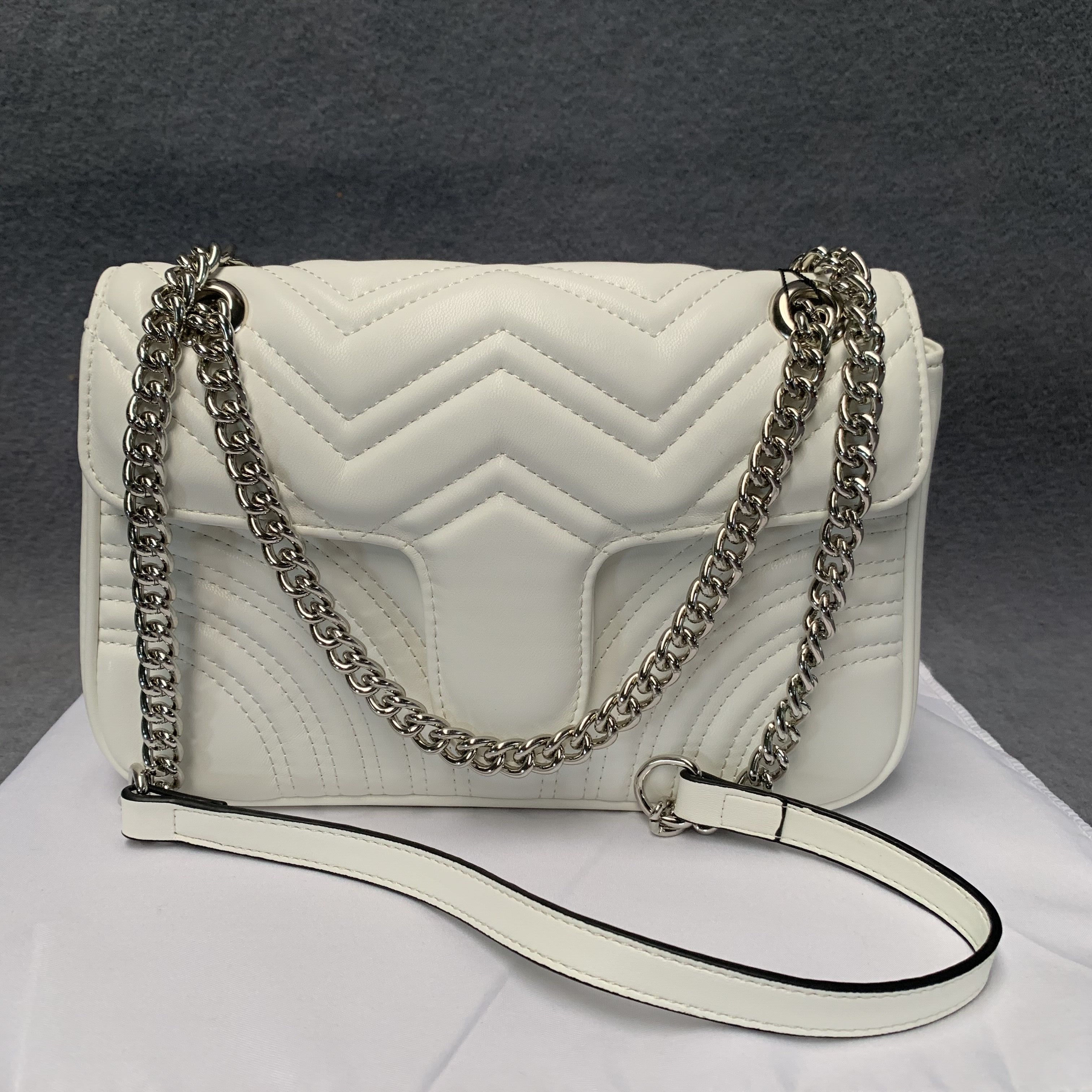 Top Quality 6 colors Famous brand women designer Shoulder Silver Chain bag leather chain bag Cross body Pure color womens handbag, Blue
Top Quality 6 colors Famous brand women designer Shoulder Silver Chain bag leather chain bag Cross body Pure color womens handbag, Blue