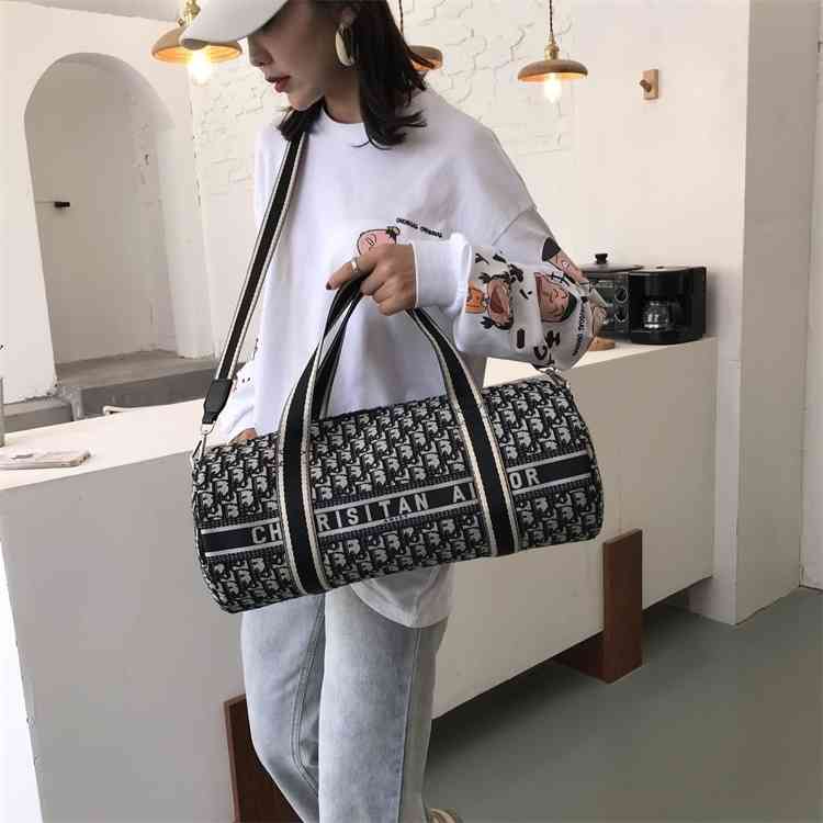 2022 Top Design Luxury Bags high quality fitness luggage large capacity leisure messenger business travel handbag, Black
2022 Top Design Luxury Bags high quality fitness luggage large capacity leisure messenger business travel handbag, Black