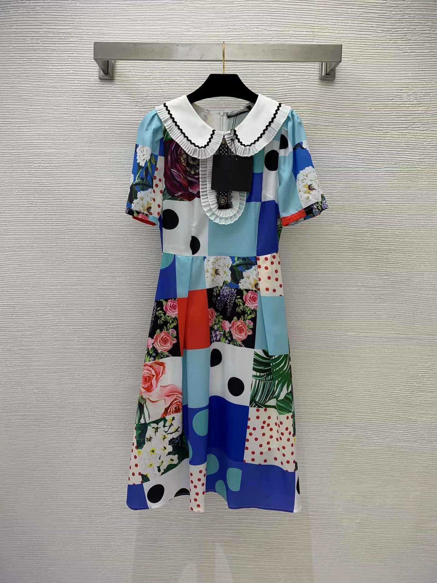 2022 Spring Summer Lapel Neck Fashion Print Milan Runway Dress Designer Dresses Brand Same Style Sundress 0510-5, Picture color
2022 Spring Summer Lapel Neck Fashion Print Milan Runway Dress Designer Dresses Brand Same Style Sundress 0510-5, Picture color