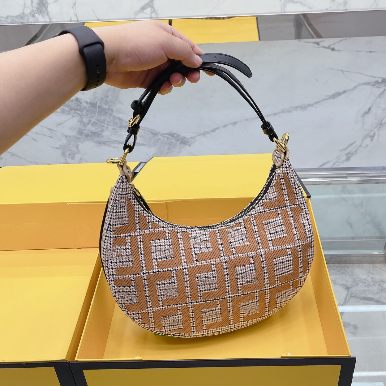 Crescent bag Axillary Bags 2023 Luxury Designer Brand Fashion Shoulder Handbags high Quality Women chains letter Bag Leather Purse Cross body totes Artwork wallets, No bags
Crescent bag Axillary Bags 2023 Luxury Designer Brand Fashion Shoulder Handbags high Quality Women chains letter Bag Leather Purse Cross body totes Artwork wallets, No bags