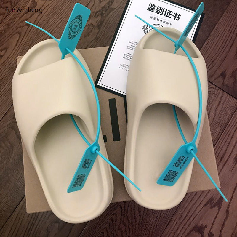 Brand Women Men Slippers Soft Sandals Women Beach Casual Shoes EVA Slide Original Men Flip-flops Summer Summer Men's Sandal 220622, Beige
Brand Women Men Slippers Soft Sandals Women Beach Casual Shoes EVA Slide Original Men Flip-flops Summer Summer Men's Sandal 220622, Beige