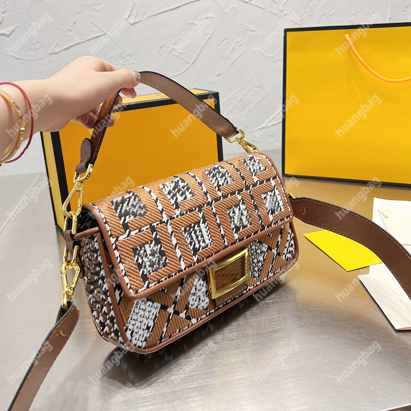 Women Baguette Bag Designer Shoulder Bags High Quality Handbags Letter Crossbody Handbag Embroidery Totes Fashion Wallets Purse 2 Colors Pochette Tote Flap Pack, Increase freight
Women Baguette Bag Designer Shoulder Bags High Quality Handbags Letter Crossbody Handbag Embroidery Totes Fashion Wallets Purse 2 Colors Pochette Tote Flap Pack, Increase freight