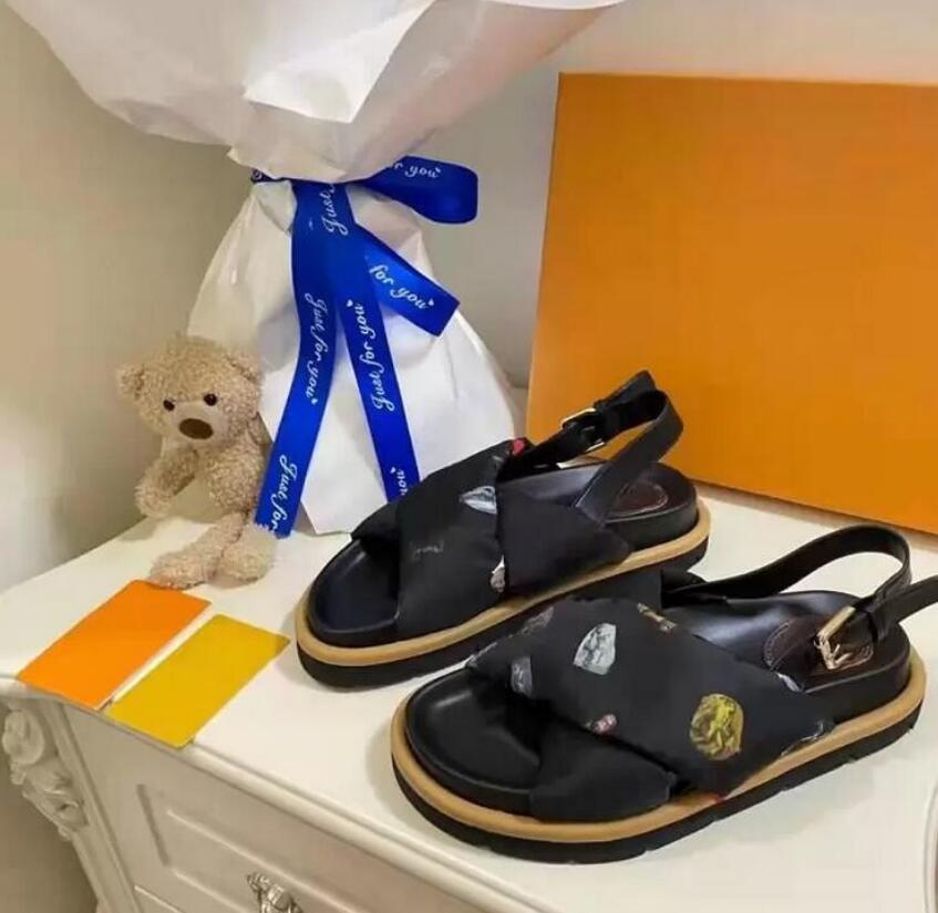 Designer Buckle Sandals Letter Printing Slipper Leather Women Flat Bottom Slides Nylon Outdoor Leisure Slippers Fashion Summer Beach Sandal, Not for individual sale
Designer Buckle Sandals Letter Printing Slipper Leather Women Flat Bottom Slides Nylon Outdoor Leisure Slippers Fashion Summer Beach Sandal, Not for individual sale