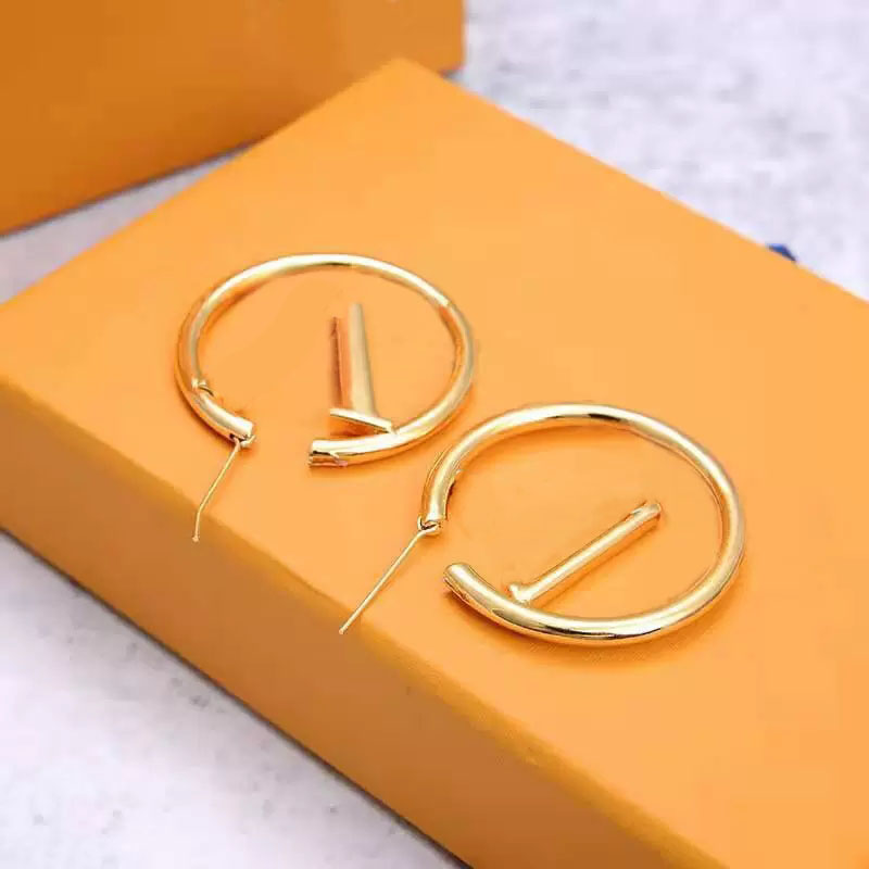 New Fashion Womens Big Circle Simple Earrings Stud Earrings for Woman High Quality with box
New Fashion Womens Big Circle Simple Earrings Stud Earrings for Woman High Quality with box
