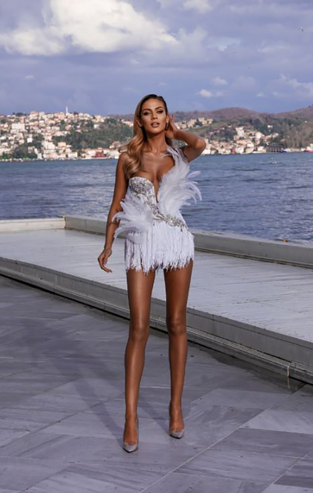 White Mini Sexy Cocktail Dress Feather Tassel V Neck Sweet 15 16 Quinceanera Evening Prom Gowns Birthday Party Special Occasion