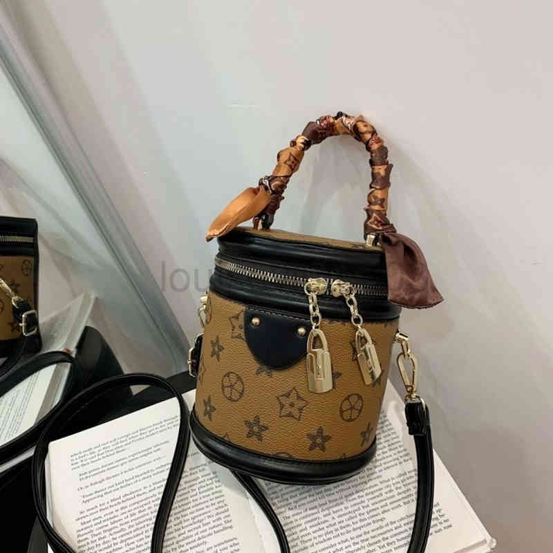 Designer L Vs Messenger Bag Man Woman Large Capacity Portable Vintage Pu Bucket Bag New Old Flower Printed Simple Women's Lvp Bag L5.5in W5.5in H6.2in, All brown ordinary style without logo
Designer L Vs Messenger Bag Man Woman Large Capacity Portable Vintage Pu Bucket Bag New Old Flower Printed Simple Women's Lvp Bag L5.5in W5.5in H6.2in, All brown ordinary style without logo