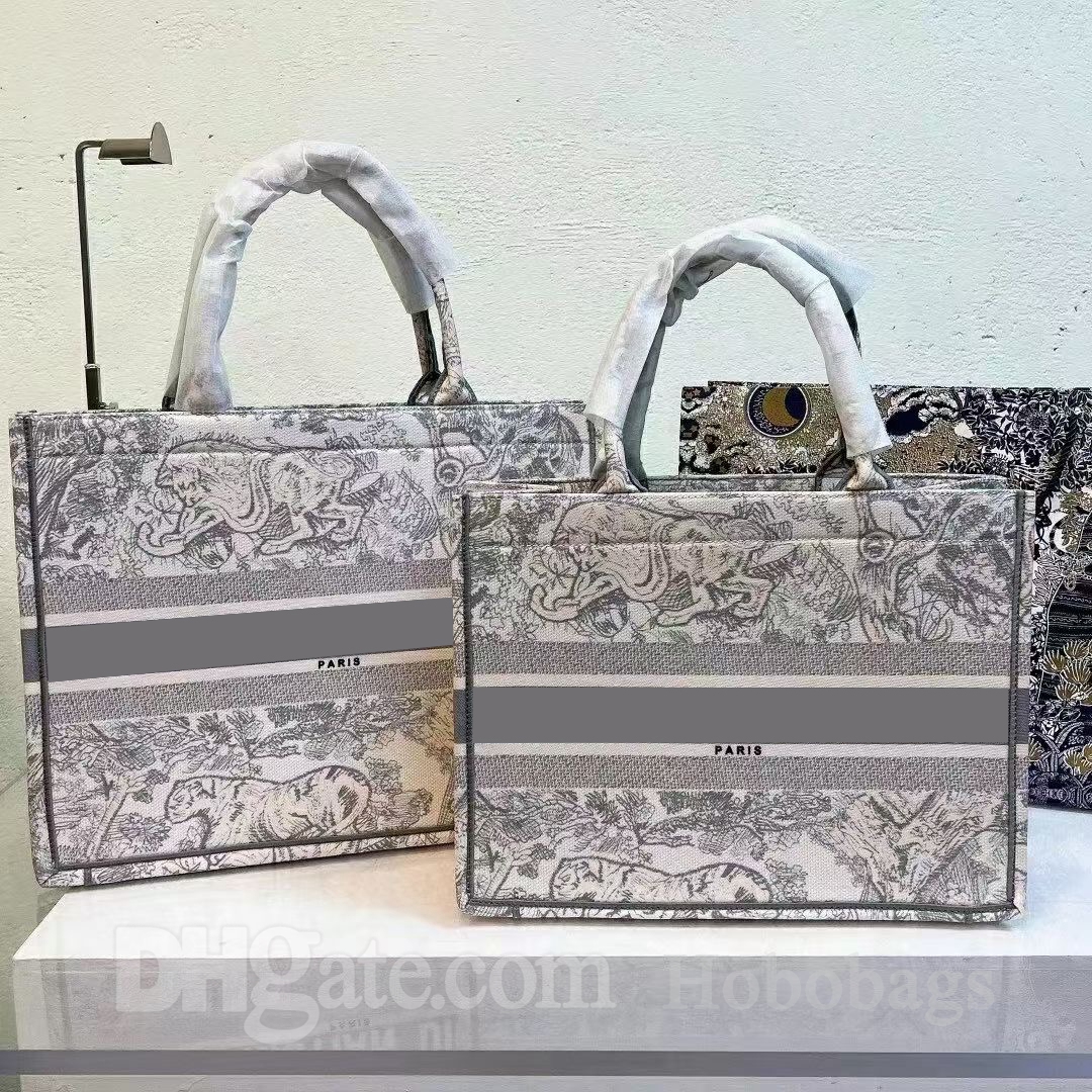 Top Quality Designer Totes Fashion Tote Woman Bag Canvas Screen Print Embroidery Luxury Black Letter Handbags Design Shoulder Bags Lady Cowboy Purse 41cm 36cm, Box
Top Quality Designer Totes Fashion Tote Woman Bag Canvas Screen Print Embroidery Luxury Black Letter Handbags Design Shoulder Bags Lady Cowboy Purse 41cm 36cm, Box