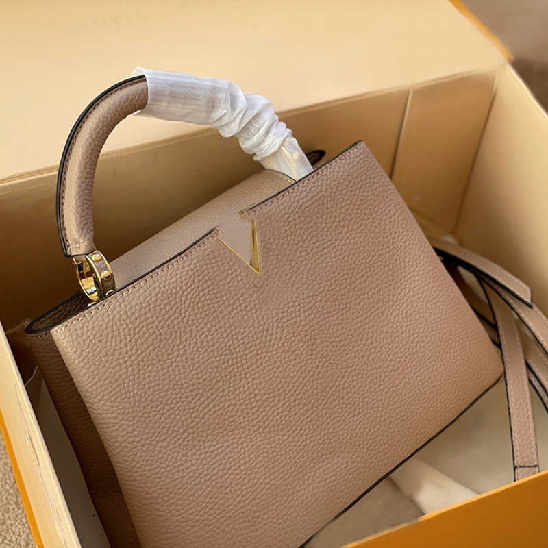 Capucines BB Tote Bag Architettura Plaster Stone Classical Style Black White Leather Handbag Italianate Edifices Women Designer Bags Purses Handbags
Capucines BB Tote Bag Architettura Plaster Stone Classical Style Black White Leather Handbag Italianate Edifices Women Designer Bags Purses Handbags