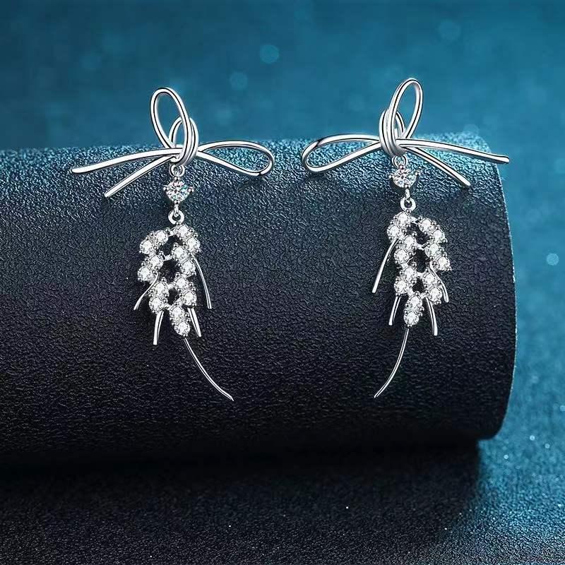 Dangle & Chandelier Trendy 1.04ct D Color VVS1 Moissanite Bowknot Tassel Earrings Plated White Gold 925 Sterling Silver Drop For Women GiftD
Dangle & Chandelier Trendy 1.04ct D Color VVS1 Moissanite Bowknot Tassel Earrings Plated White Gold 925 Sterling Silver Drop For Women GiftD