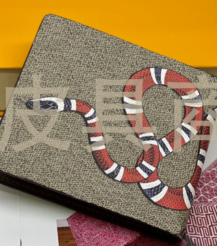 QQ 2022 High Men women Leather black snake Tiger bee Wallets Women Short Style Purse Wallet card Holders NO box
QQ 2022 High Men women Leather black snake Tiger bee Wallets Women Short Style Purse Wallet card Holders NO box