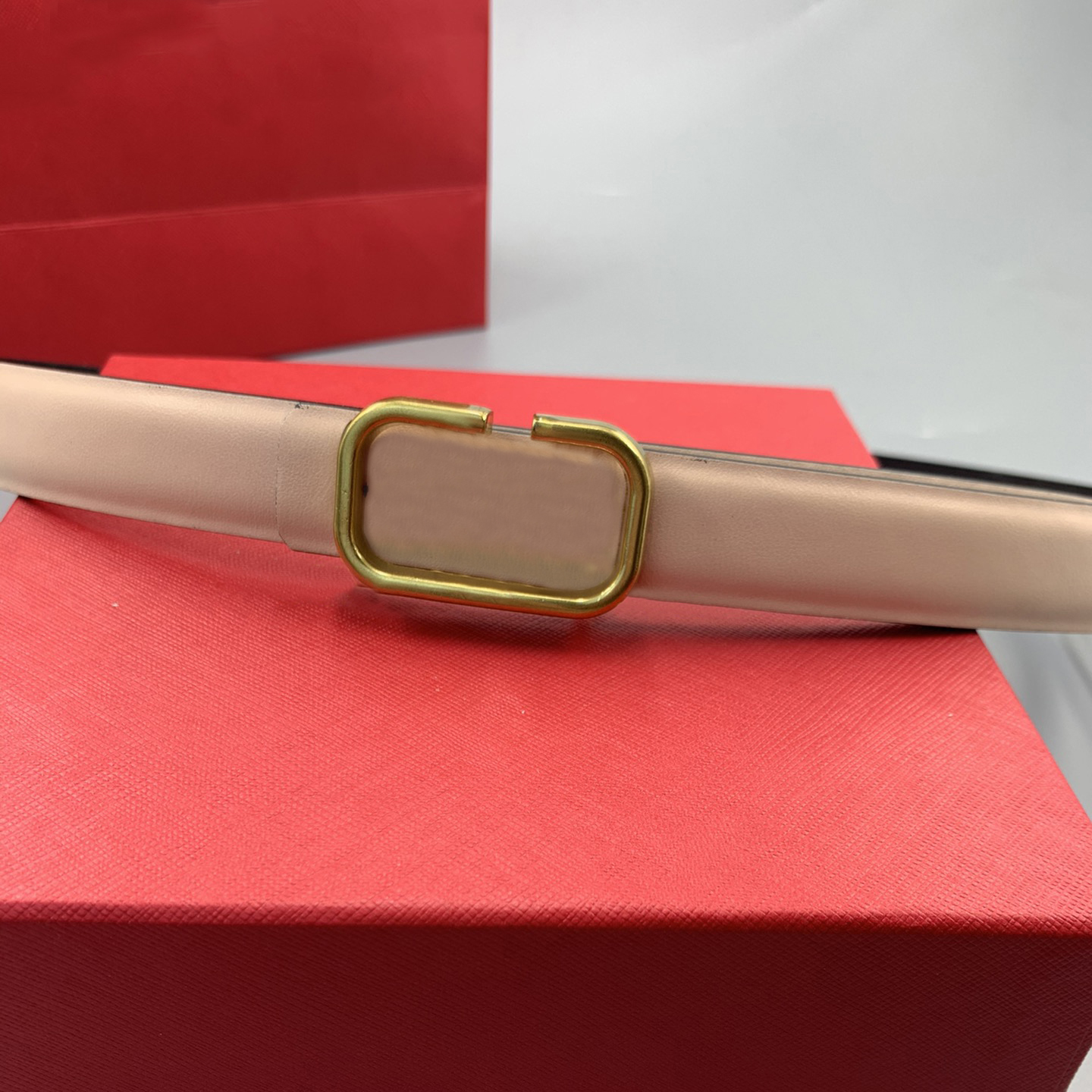 6 Colors Belts For Women Designer Letter Gold Buckle Belt Men Designers Belts Fashion 2.3cm Width Leather Waistband High Quality Belt Girdle, As pice
6 Colors Belts For Women Designer Letter Gold Buckle Belt Men Designers Belts Fashion 2.3cm Width Leather Waistband High Quality Belt Girdle, As pice