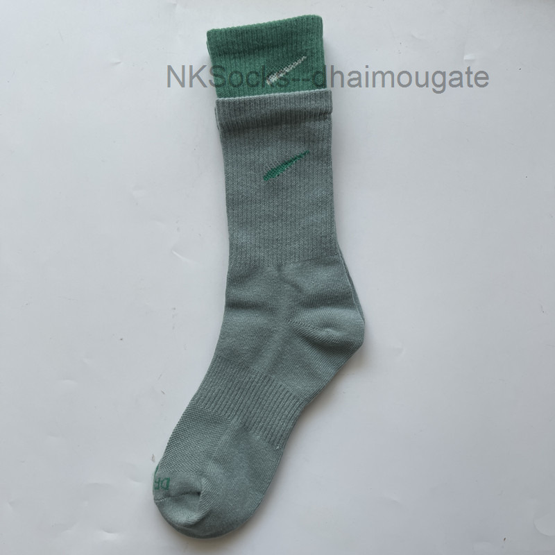 Classic Fashion Men Socks Hook Brand Color Stitched Men's Women's Long Tube Sports Training Sock Street Couple Middle Tubes Luxury Medium Sportsocks Eur Size Mm60, Medium tube 2
Classic Fashion Men Socks Hook Brand Color Stitched Men's Women's Long Tube Sports Training Sock Street Couple Middle Tubes Luxury Medium Sportsocks Eur Size Mm60, Medium tube 2