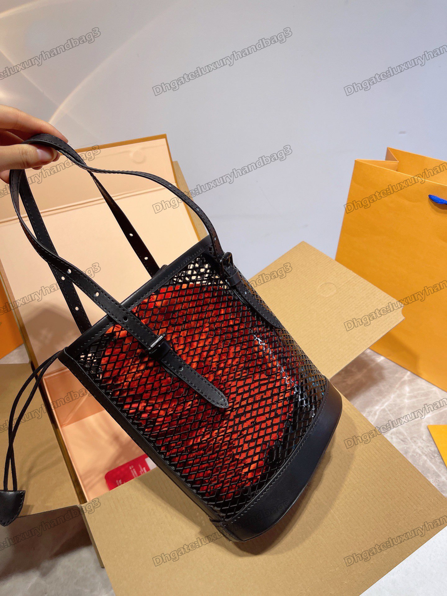 Newest Luxury Hollow Out NeoNoe Bucket Bag Classic Fashion Summer High Capacity Tote Bags Women Fashion Beach Handbag Shoulder Designer Female Shopping Packs
Newest Luxury Hollow Out NeoNoe Bucket Bag Classic Fashion Summer High Capacity Tote Bags Women Fashion Beach Handbag Shoulder Designer Female Shopping Packs