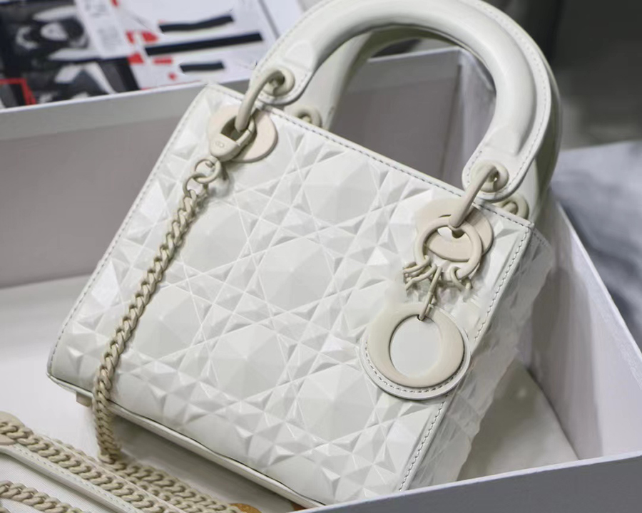 10A Top quality Bag Mini handbags Cow leather diamond pattern 17cm fashion Single shoulder bag Ms wallet Designer bags With box D004
10A Top quality Bag Mini handbags Cow leather diamond pattern 17cm fashion Single shoulder bag Ms wallet Designer bags With box D004