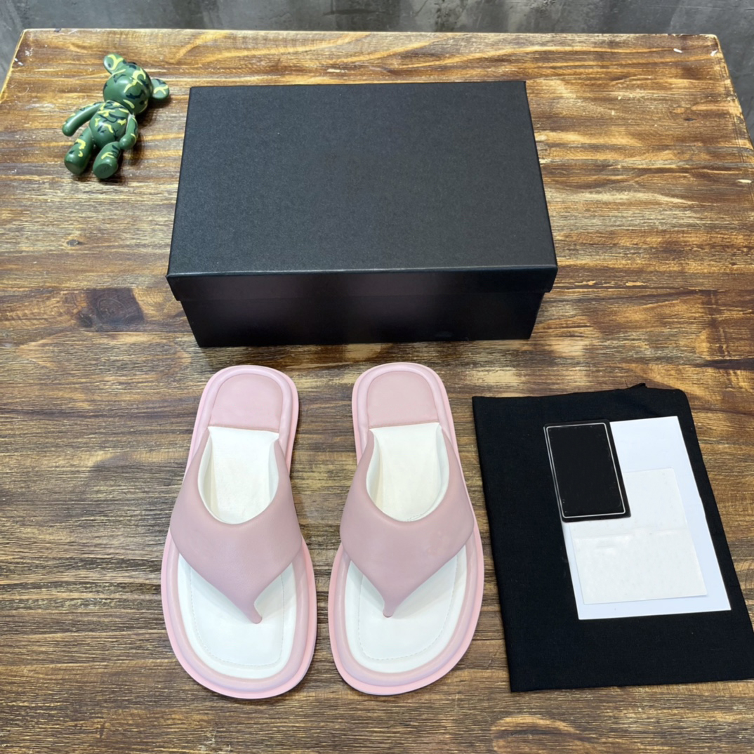 Rubber Flip Flops Designer Women Leather Sandals Jelly Slide Candy Color Slippers Fashion Beach Summer Classic Rubbers Sandal Size 35-42, Color 5
Rubber Flip Flops Designer Women Leather Sandals Jelly Slide Candy Color Slippers Fashion Beach Summer Classic Rubbers Sandal Size 35-42, Color 5