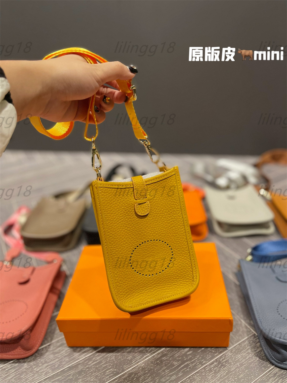 High quality soft leather bag female Evelyn mobile phone bag fashionable simple one Shoulder Messenger Handbag, White
High quality soft leather bag female Evelyn mobile phone bag fashionable simple one Shoulder Messenger Handbag, White