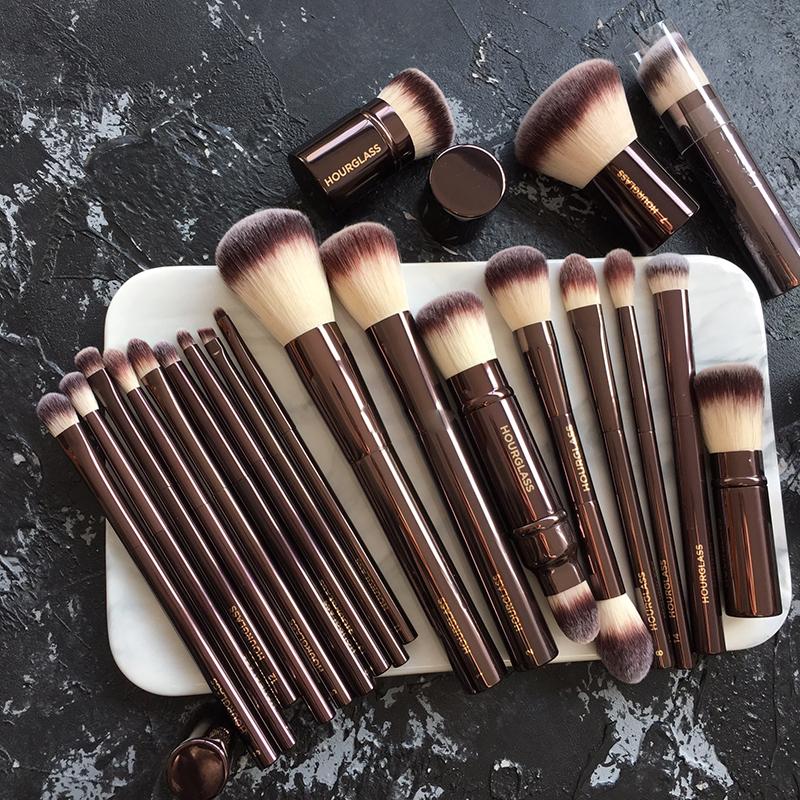 Makeup Brushes Hourglass Soft Synthetic Hair Metal Handle Powder Foundation Blush Eyeshadow Concealer Tools
Makeup Brushes Hourglass Soft Synthetic Hair Metal Handle Powder Foundation Blush Eyeshadow Concealer Tools