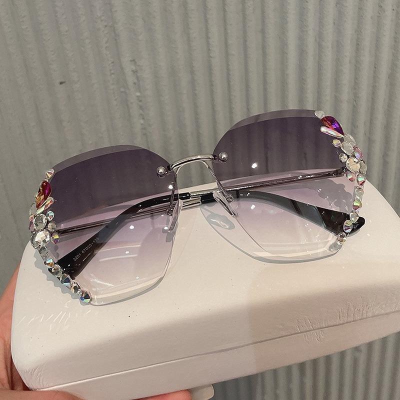 Fashion Rimless Sunglasses Women Luxury Design Bling Rhinestone Sun Glasses Gradient Cutting Lens Vintage Shades Wholesale
Fashion Rimless Sunglasses Women Luxury Design Bling Rhinestone Sun Glasses Gradient Cutting Lens Vintage Shades Wholesale
