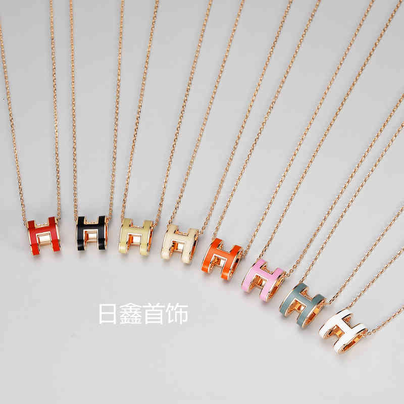 CNC Technology V gold mini small letter necklace 18K female Mini enamel Oval Pendant pop clavicle cain
CNC Technology V gold mini small letter necklace 18K female Mini enamel Oval Pendant pop clavicle cain