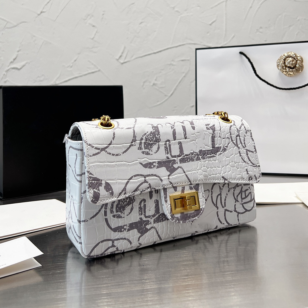 Designer Classic 2.55 Painted Women Quilted Shoulder Bag Luxury Designers Flap Crossbody Bag 2022ss Paris Brand Handbag High Quality Genuine Leather Chain Bags 26CM, Black
Designer Classic 2.55 Painted Women Quilted Shoulder Bag Luxury Designers Flap Crossbody Bag 2022ss Paris Brand Handbag High Quality Genuine Leather Chain Bags 26CM, Black