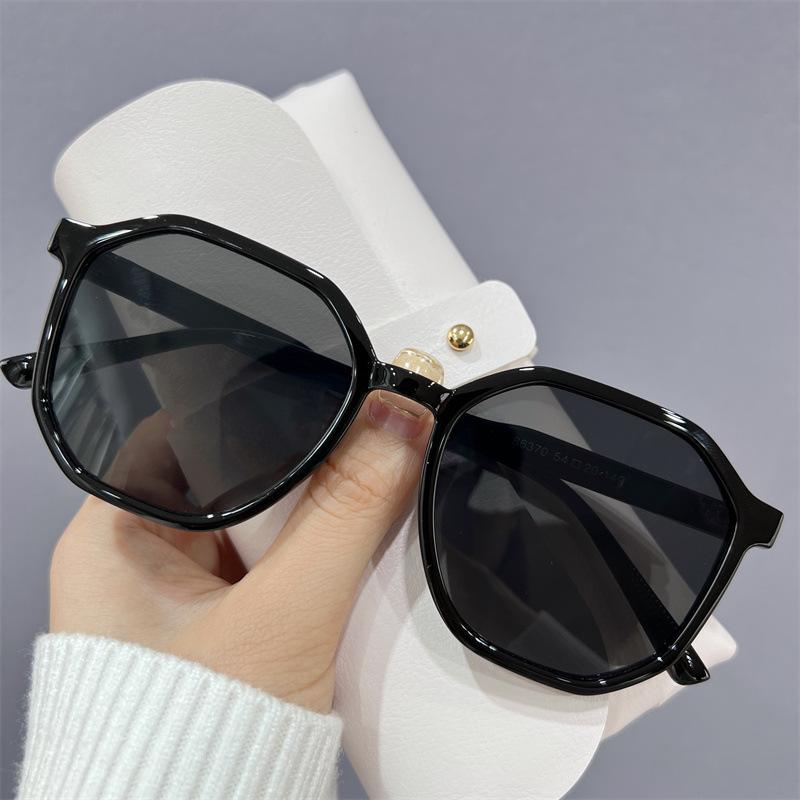 Sunglasses Big Irregular Frame Fashion Colorful Sunglass Trendy Vintage Women Shades Personalized Female Travelling UV400 Eyewear
Sunglasses Big Irregular Frame Fashion Colorful Sunglass Trendy Vintage Women Shades Personalized Female Travelling UV400 Eyewear