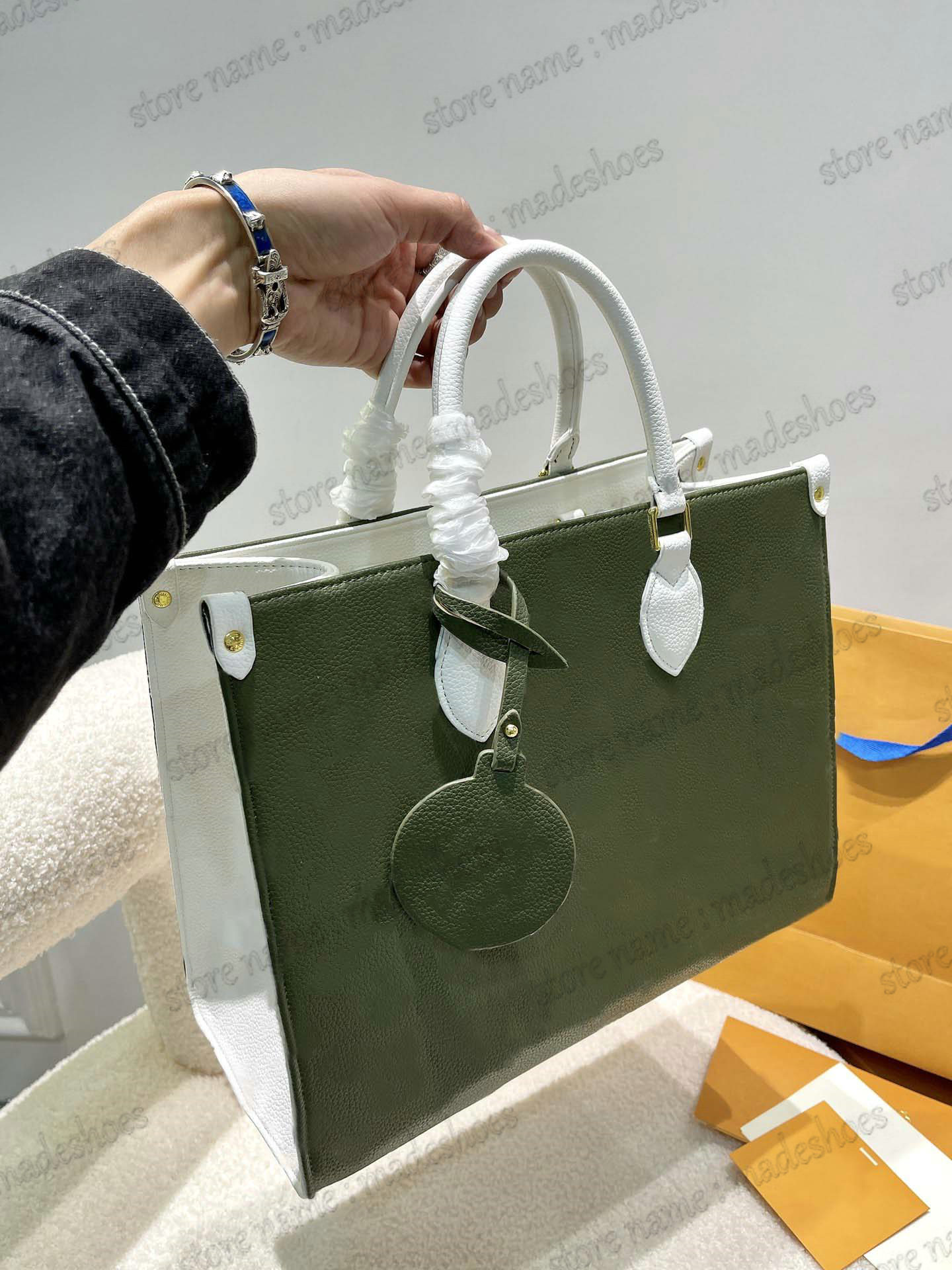 SPRING IN THE CITY ONTHEGO MM Tote Bag M46128 M46060 On The Go 35cm Shoulder Bags Monograms Grained Leather Pink Khaki Green / Beige / Cream 22SS Summer
SPRING IN THE CITY ONTHEGO MM Tote Bag M46128 M46060 On The Go 35cm Shoulder Bags Monograms Grained Leather Pink Khaki Green / Beige / Cream 22SS Summer