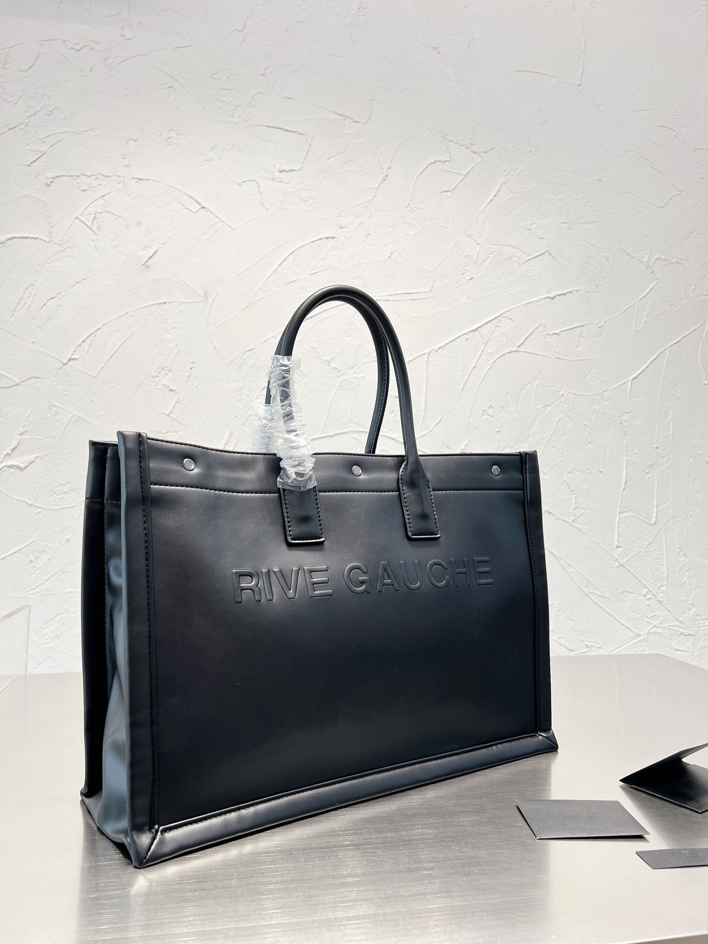 Men's Ladies Luxury Designer bag Evening Bags Briefcases Large Capacity Solid Color Letter Handbags Genuine Leather bags 48x35cm, Black
Men's Ladies Luxury Designer bag Evening Bags Briefcases Large Capacity Solid Color Letter Handbags Genuine Leather bags 48x35cm, Black