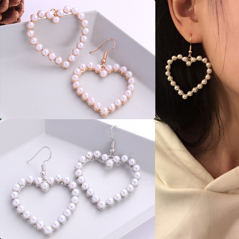 Fashionable and generous hollow pearl earrings sweet heart-shaped ear hooks retro earrings accessories
Fashionable and generous hollow pearl earrings sweet heart-shaped ear hooks retro earrings accessories