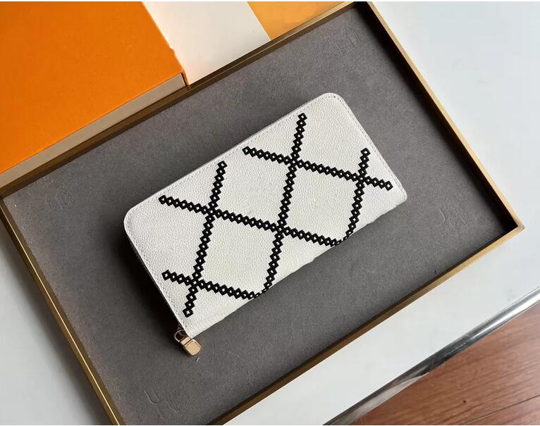 2023 High Quality Women purse Top Starlight with box designer Fashion Genuine Leather ladies single zipper Classic purses leather wallets Womens
2023 High Quality Women purse Top Starlight with box designer Fashion Genuine Leather ladies single zipper Classic purses leather wallets Womens