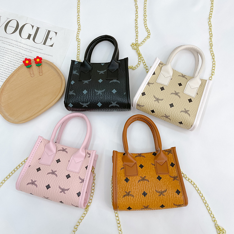 designer Kids Handbags fashion girl cartoon printed one shoulder bag kids PU casual chain crossbody bags mini wallets F1093, Pink
designer Kids Handbags fashion girl cartoon printed one shoulder bag kids PU casual chain crossbody bags mini wallets F1093, Pink