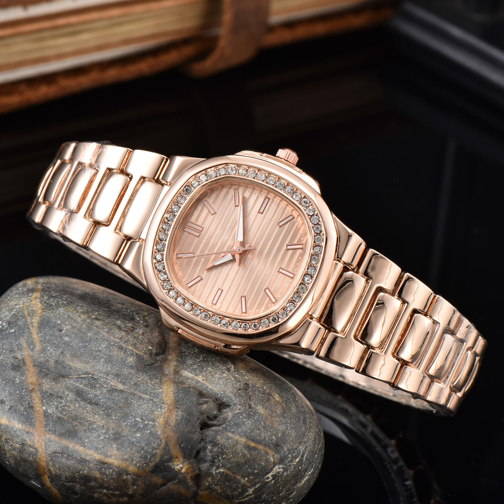 Rose gold women watches with diamond case quartz movement fashion dress watch luminous splash waterproof clock good quality casual wristwatch Montre De Luxe
Rose gold women watches with diamond case quartz movement fashion dress watch luminous splash waterproof clock good quality casual wristwatch Montre De Luxe