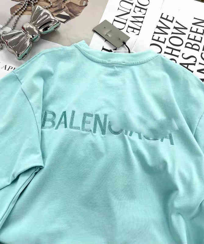 balencaigass men' t-shirts High version Paris blcg2022 early spring and summer new letter embroidery loose versatile instant ink short sleeve T-shirt, Fresh green
balencaigass men' t-shirts High version Paris blcg2022 early spring and summer new letter embroidery loose versatile instant ink short sleeve T-shirt, Fresh green