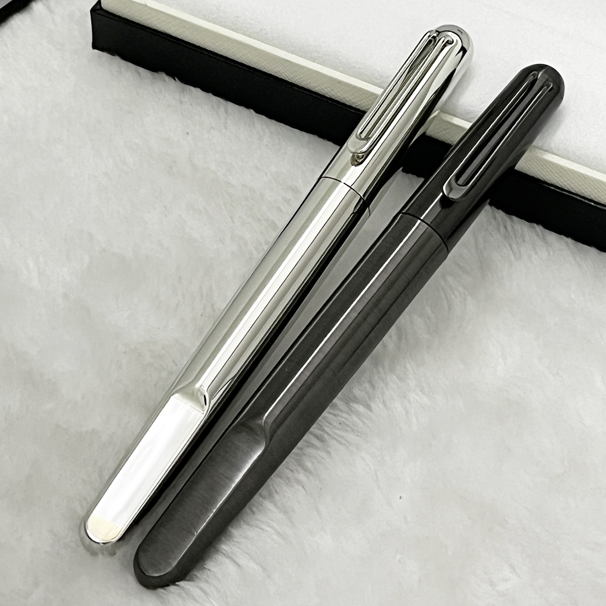 GIFTPEN Top quality Gift Pens Heavy Metal Silver Magnetic Shut Cap Rollerball Pen Stationery Business Office Supplies Write With Set Box Options
GIFTPEN Top quality Gift Pens Heavy Metal Silver Magnetic Shut Cap Rollerball Pen Stationery Business Office Supplies Write With Set Box Options
