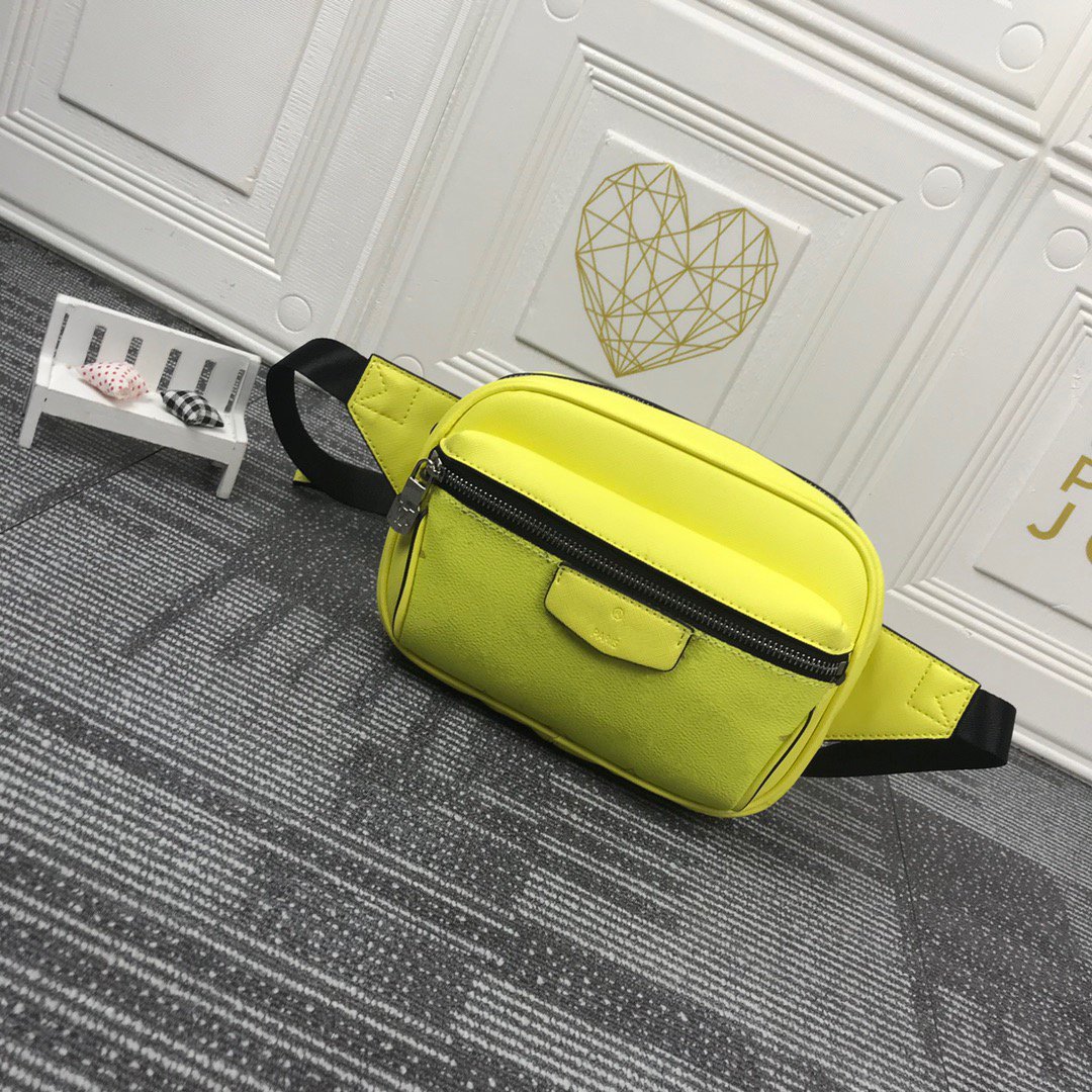 M30245 M30247 OUTDOOR BUMBAG Clasic Shoulder Bags Messenger Mens Handbags Backpack Crossbody Purses Womens Leather Clutch Wallet blakc white yellow 7A top quality
M30245 M30247 OUTDOOR BUMBAG Clasic Shoulder Bags Messenger Mens Handbags Backpack Crossbody Purses Womens Leather Clutch Wallet blakc white yellow 7A top quality