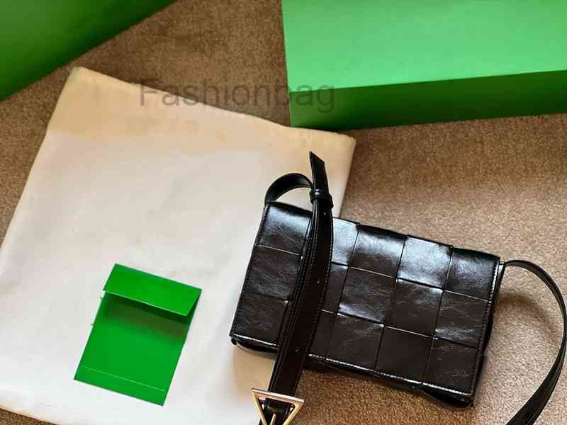 Wallet Designer Bags Bottegas Bag Women Venetas Sponge Trend 2022 Designer Women Handbag Pillow Sheepskin Baby Woven Handbag Single Jubz, Black sheepskin (large 26 * 18 * 8)
Wallet Designer Bags Bottegas Bag Women Venetas Sponge Trend 2022 Designer Women Handbag Pillow Sheepskin Baby Woven Handbag Single Jubz, Black sheepskin (large 26 * 18 * 8)