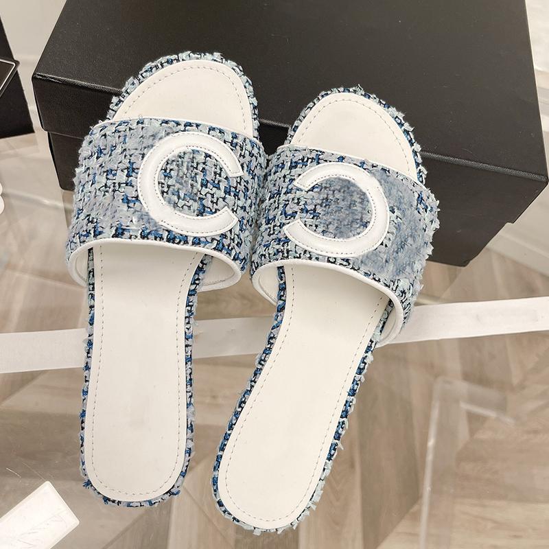 2022 Women flat sandals Woody Mules designer canvas slippers rubber slides white black pink Khaki navy Beige lace Lettering Fabric womens summer outdoor shoes, 136229-5
2022 Women flat sandals Woody Mules designer canvas slippers rubber slides white black pink Khaki navy Beige lace Lettering Fabric womens summer outdoor shoes, 136229-5