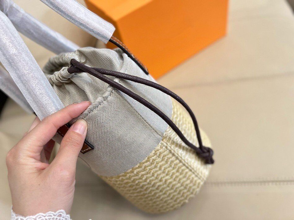 Diagonal Straw Woven Bag Bucket Bags Vacation Handbag Rattan Buckets Straw String Hard Baguette Canvas Vintage Open Pocket PVC Stitching Drawstring Tote Shoulder, Blue
Diagonal Straw Woven Bag Bucket Bags Vacation Handbag Rattan Buckets Straw String Hard Baguette Canvas Vintage Open Pocket PVC Stitching Drawstring Tote Shoulder, Blue