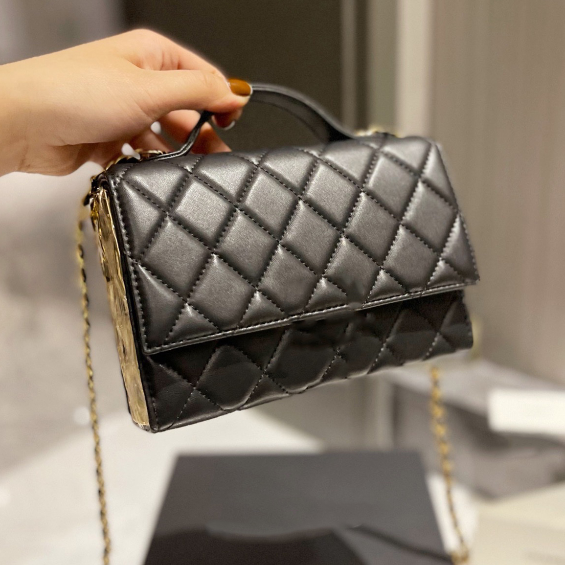 Womens French Classic Tote Crossbody Bags Calfskin Sequined Quilted Plaid Metal handbag Gold Hardware Chain One Shoulder Flap Bag Trendy Designer Luxury bag, Box
Womens French Classic Tote Crossbody Bags Calfskin Sequined Quilted Plaid Metal handbag Gold Hardware Chain One Shoulder Flap Bag Trendy Designer Luxury bag, Box