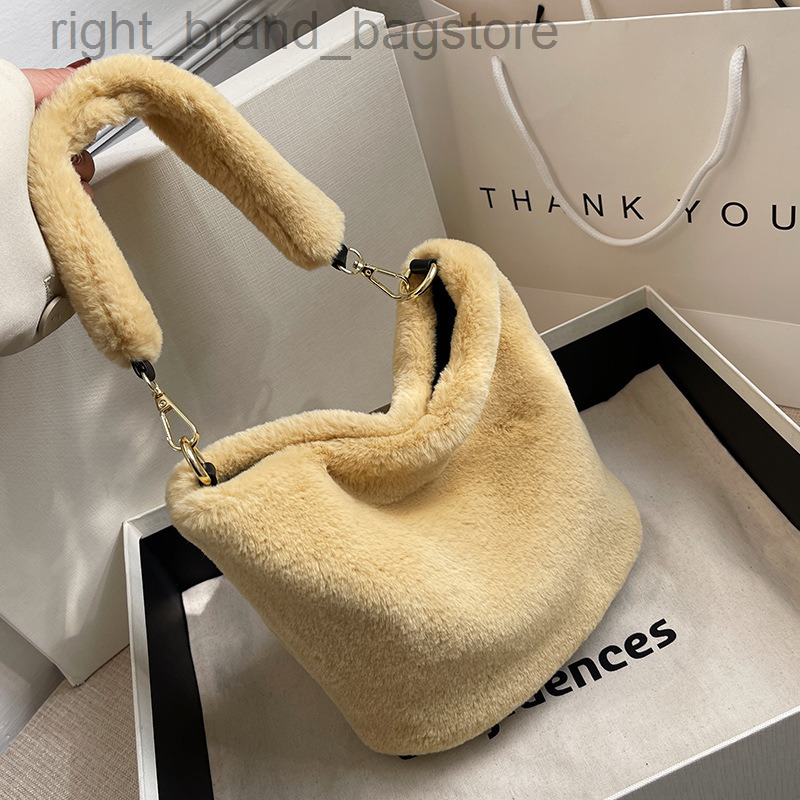 Designer Fluffy Shoulder Bag Fashion Faux Fur Bucket Bags for Women 2022 Brand Soft Plush Crossbody Bag Female Tote Purse Clutch W220813, Cream white
Designer Fluffy Shoulder Bag Fashion Faux Fur Bucket Bags for Women 2022 Brand Soft Plush Crossbody Bag Female Tote Purse Clutch W220813, Cream white