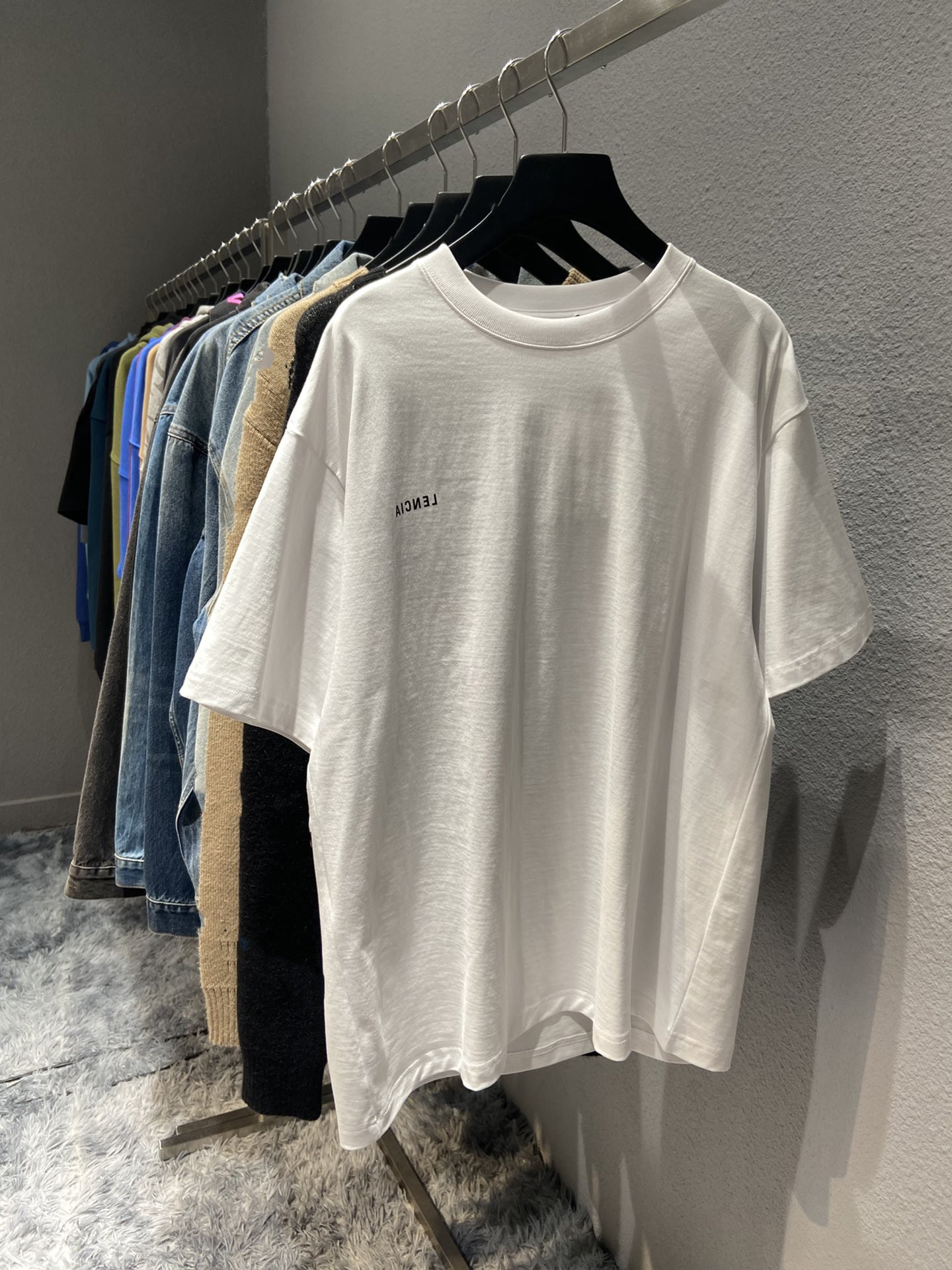 Luxury Brand Bale High Version Oversize T-shirts 22ss Spring New Ci@ Tee Letter Printed Crack Couple Paris Loose Short Sleeve T-Shirt Tee, Ivory
Luxury Brand Bale High Version Oversize T-shirts 22ss Spring New Ci@ Tee Letter Printed Crack Couple Paris Loose Short Sleeve T-Shirt Tee, Ivory