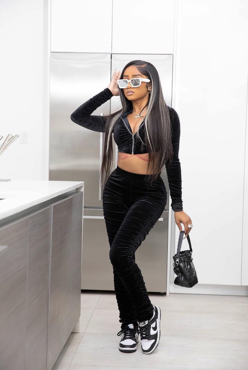 Women' Two Piece Pants Meren Verado Winter Velvet Women Set Long Sleeve Hooded Crop Top And Pleated Stacked Pant Suit Jogger Sports 2, Black
Women' Two Piece Pants Meren Verado Winter Velvet Women Set Long Sleeve Hooded Crop Top And Pleated Stacked Pant Suit Jogger Sports 2, Black