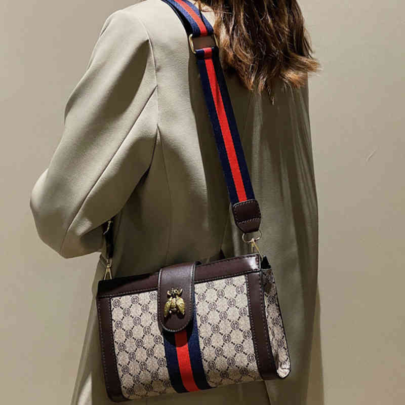 Purse Small women's new Signature small square bag wide shoulder strap personalized leisure sling Shoulder Messenger Bag, Brown
Purse Small women's new Signature small square bag wide shoulder strap personalized leisure sling Shoulder Messenger Bag, Brown