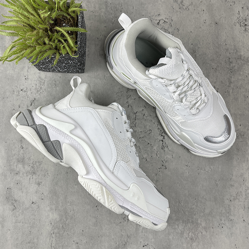 2022 Triple S Sneaker Top Quality Mens Womens Casual Shoes White Black Blue Air Cushion Low Make Old Combination Boots Sports Size 35-45, More colors
2022 Triple S Sneaker Top Quality Mens Womens Casual Shoes White Black Blue Air Cushion Low Make Old Combination Boots Sports Size 35-45, More colors