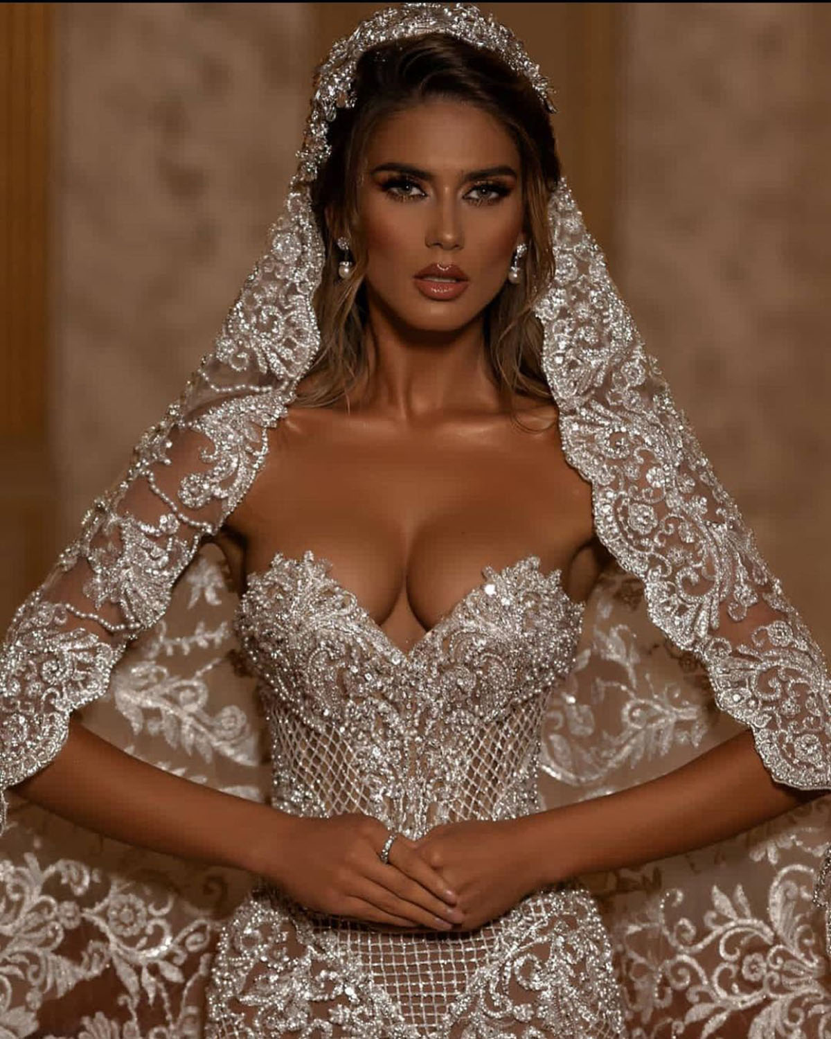 Exquisite Strapless Mermaid Wedding Dress Sweetheart Sequined Lace Arabic Sweep or Trumpet Bridal Gowns Robe De Soiree