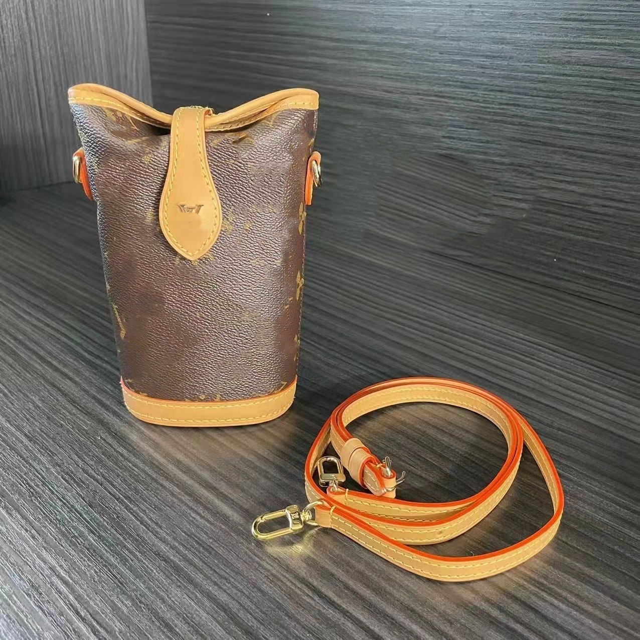 Good Quality Letter Women Messenger Bags Designer Ladies Bucket Bag Shoulder Bag Handbag Retro Clutch Storage Totes Brand Female Crossbody Purses Pocket, Brown
Good Quality Letter Women Messenger Bags Designer Ladies Bucket Bag Shoulder Bag Handbag Retro Clutch Storage Totes Brand Female Crossbody Purses Pocket, Brown