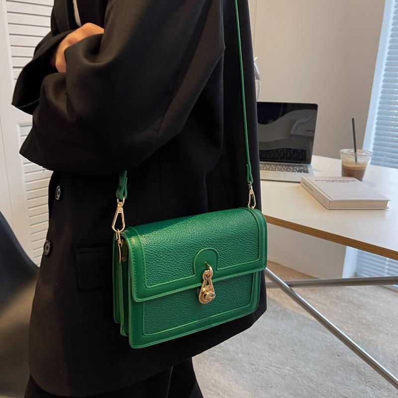 Shoulder Bags Fashion Women Crossbody Bag 2022 Luxury Designer Female Messenger Small Mobile Phone Purse For WomenShoulder, Beige
Shoulder Bags Fashion Women Crossbody Bag 2022 Luxury Designer Female Messenger Small Mobile Phone Purse For WomenShoulder, Beige
