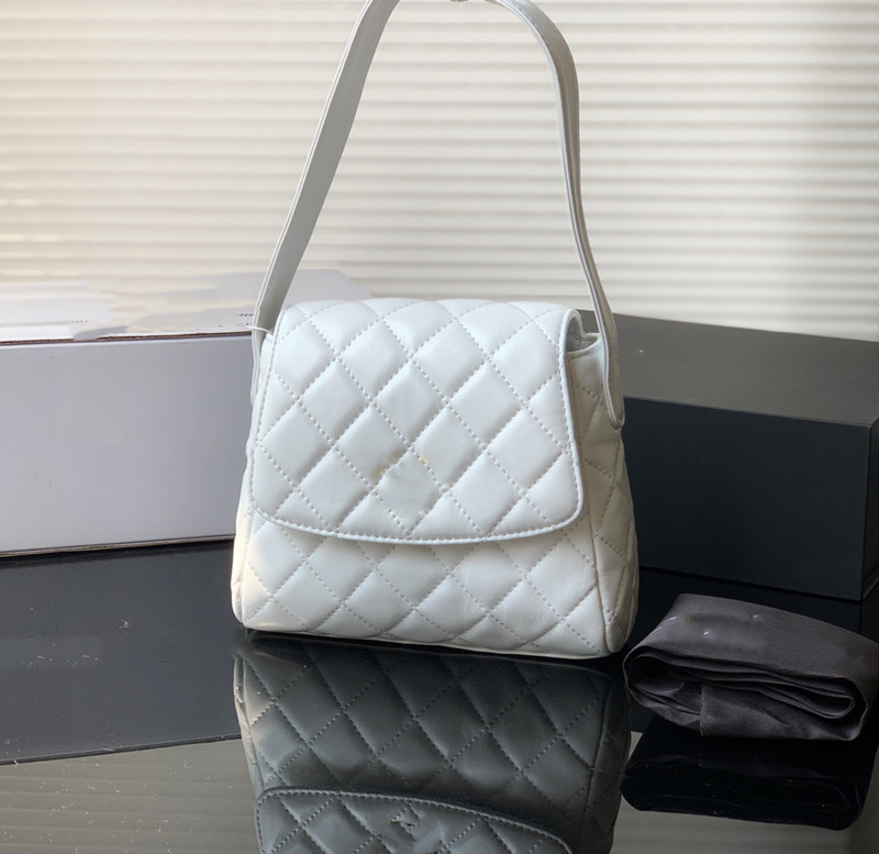 2022 Women Fashion Classic Premium Brand shoulder bags evening bag top quality simple Solid leather three colors size:22cm, Black
2022 Women Fashion Classic Premium Brand shoulder bags evening bag top quality simple Solid leather three colors size:22cm, Black
