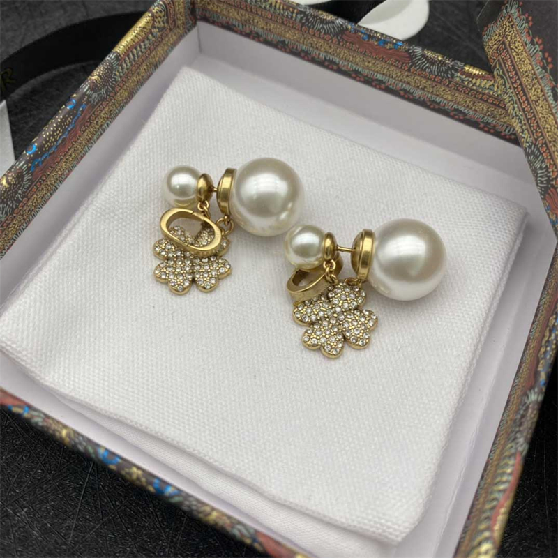 Luxury Designer Ear Studs Jewellery Ornaments Pendant Earrings Brand Letters Earrings Crystal Rhinestone Pearls Earring Wedding Party
Luxury Designer Ear Studs Jewellery Ornaments Pendant Earrings Brand Letters Earrings Crystal Rhinestone Pearls Earring Wedding Party